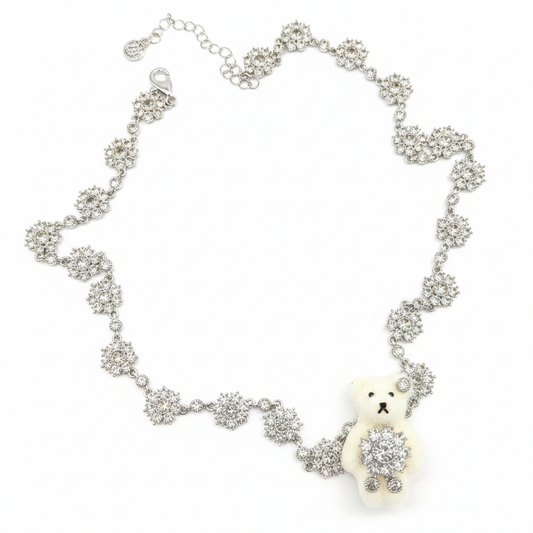 [Plei Collection] Arctic Teddy Daisy Necklace